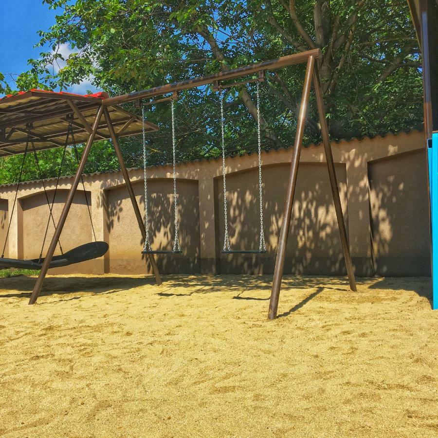 ハイデゥソボスローIris Vendeghazアパートメント エクステリア 写真